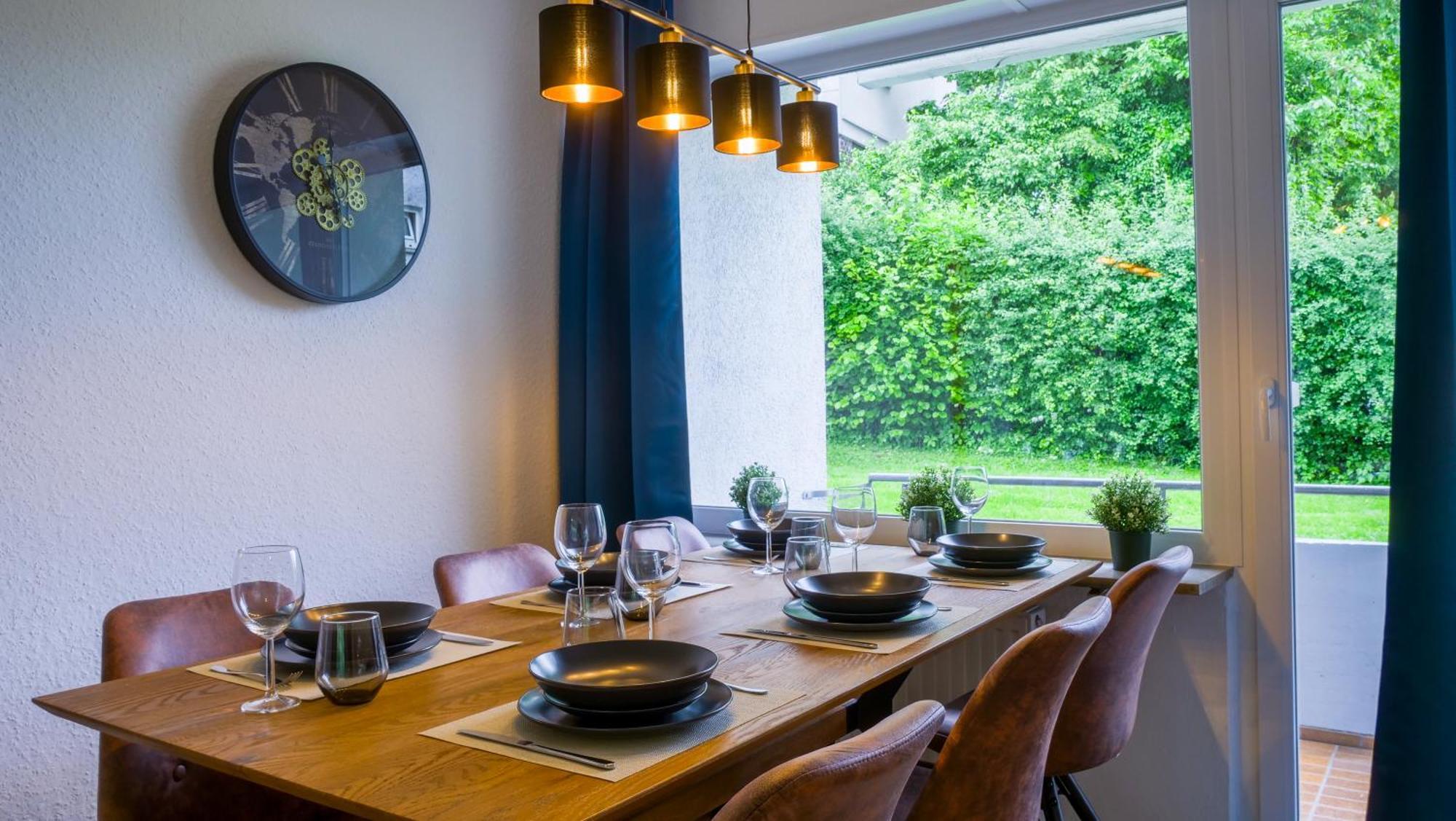 Gross, Modern, Zentrumsnah Mit Parkplatz Und Garten Ulm Kültér fotó